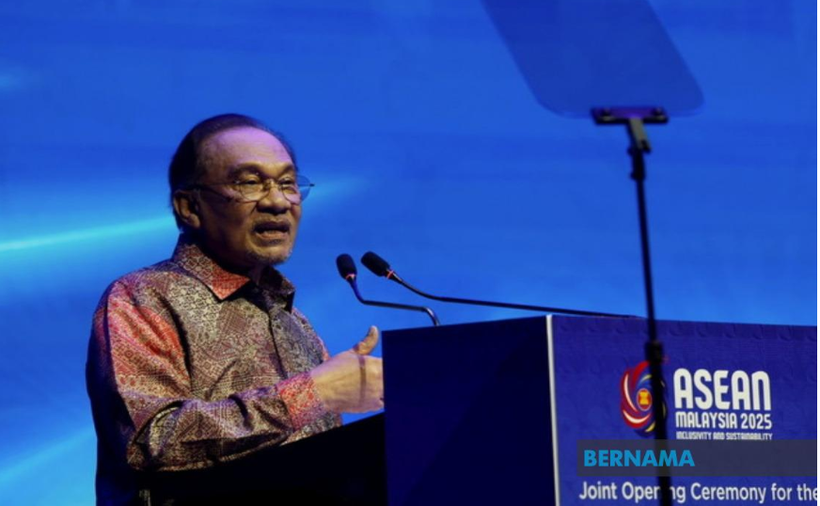 Le Premier ministre malaisien Anwar Ibrahim s'exprime lors de la cérémonie d'ouverture de la 43e réunion des ministres de l'énergie de l'ASEAN (AMEM-43) Photo ; Bernama