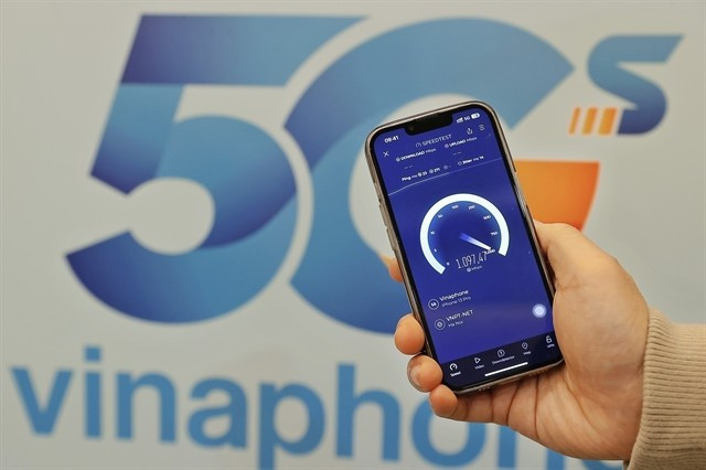 Service 5G par Vinaphone. Les réseaux mobiles du Vietnam sont parmi les plus rapides au monde, selon le cabinet d'analyse Internet Ookla. Photo : VNA/