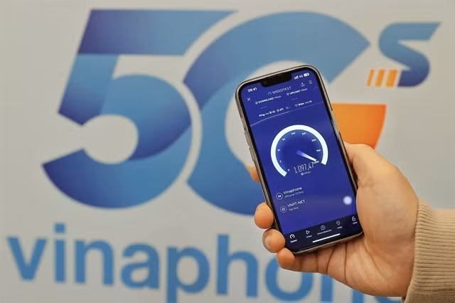 Service 5G par Vinaphone. Les réseaux mobiles du Vietnam sont parmi les plus rapides au monde, selon le cabinet d'analyse Internet Ookla. Photo : VNA/