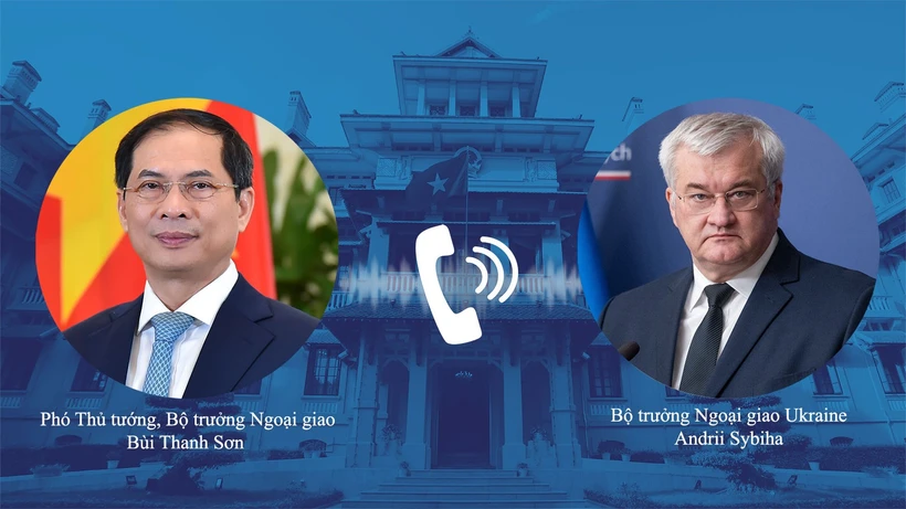 Le vice-PM et ministre des AE du Vietnam s'entretient au téléphone avec le ministre ukrainien des AE. Photo : VNA