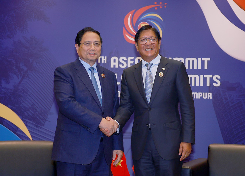 Le Premier ministre Pham Minh Chinh (droite) et le président philippin Ferdinand Romualdez Marcos Jr. Photo : VNA
