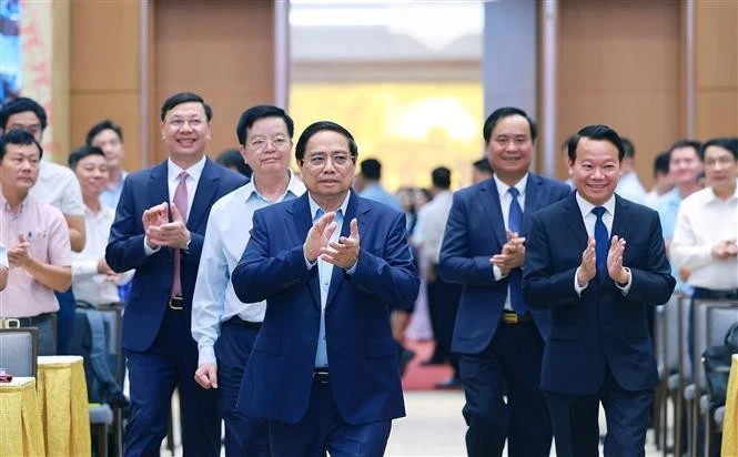Le Premier ministre Pham Minh Chinh a présidé une conférence nationale en ligne le 22 juin afin d'examiner les programmes nationaux ciblés pour la construction de Nouvelle ruralité et la réduction durable de la pauvreté. Photo : VNA