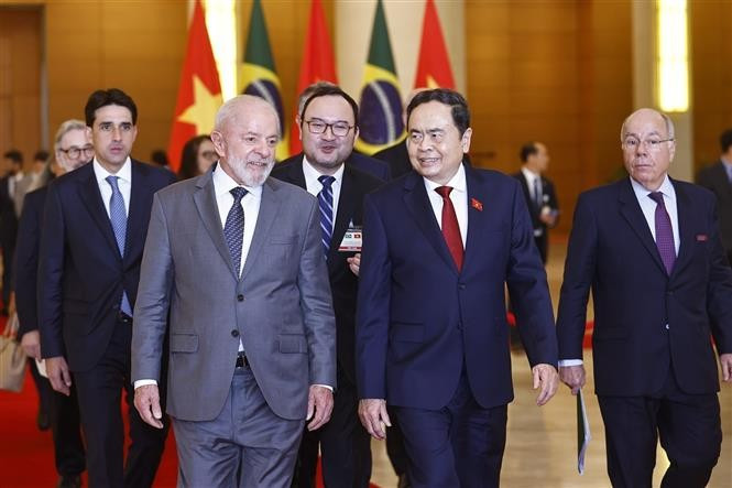 Le président de l'Assemblée nationale du Vietnam, Tran Thanh Man. (droite) et le président brésilien Luiz Inácio Lula da Silva. Photo : VNA