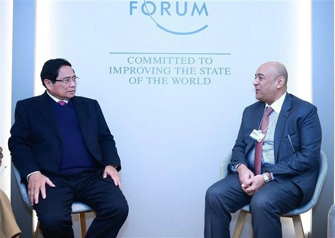 Le Premier ministre vietnamien Pham Minh Chinh (gauche) et le secrétaire général du Conseil de coopération du Golfe (CCG), Jasem Mohamed Albudaiwi. Photo : VNA