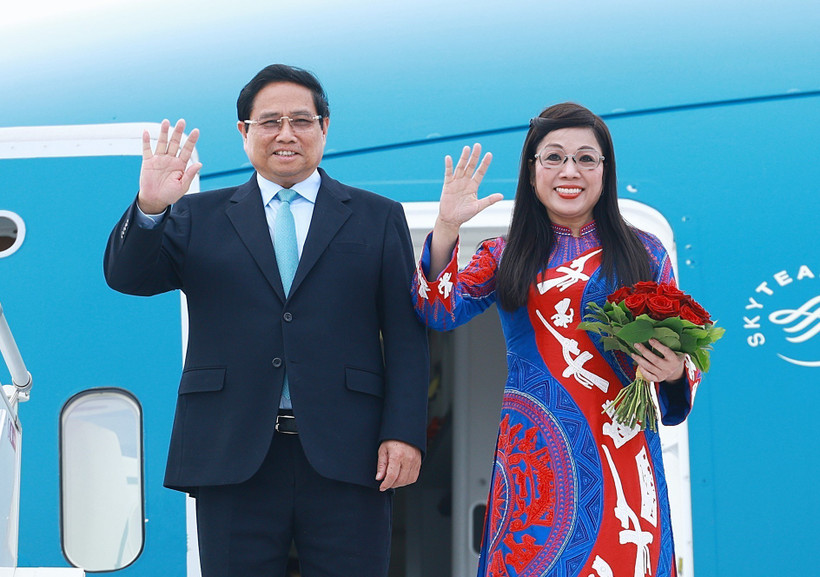 Le PM Pham Minh Chinh arrive à Prague, entamant sa visite officielle en République tchèque
