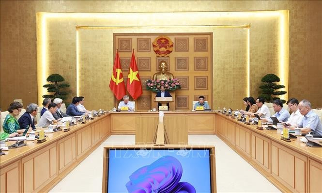 Le Premier ministre Pham Minh Chinh travaille avec le Conseil de recherche pour le développement économique privé. Photo : VNA 
