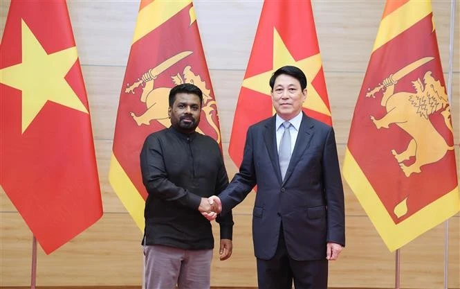 Le président vietnamien Luong Cuong (droite) et son homologue sri-lankais Anura Kumara Disanayaka. Photo : VNA