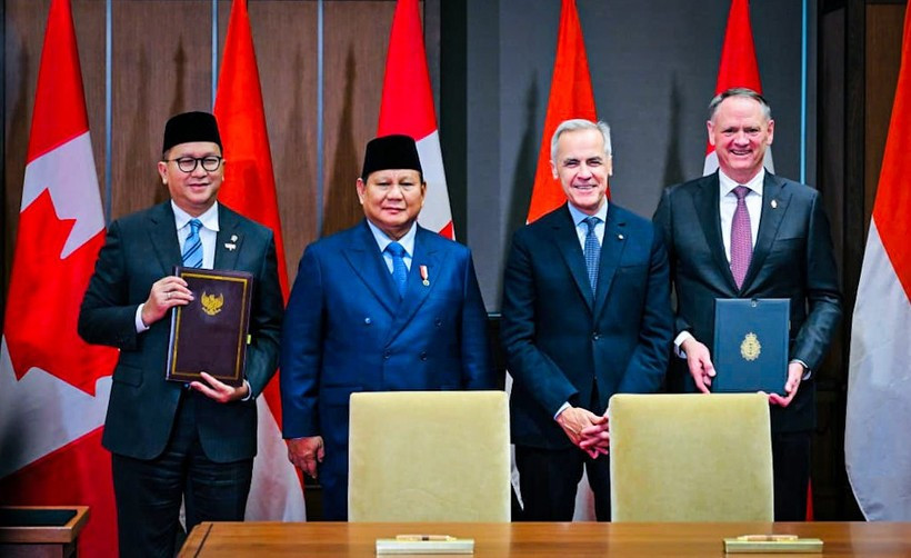 Le président Prabowo Subianto et le premier ministre du Canada, Mark Carney, ont assisté à la signature du protocole d'entente entre l'Indonésie et le Canada, à l'édifice de l'Ouest, sur la Colline du Parlement, à Ottawa, au Canada, mercredi 24 septembre. (Photo : BPMI, Secrétariat présidentiel)