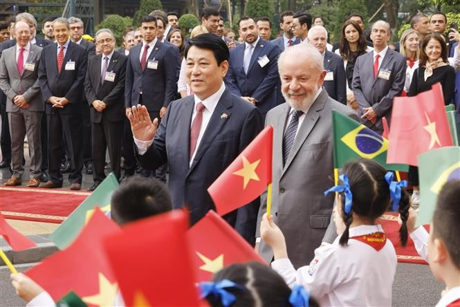 Le président Luong Cuong (gauche) accueille son homologue brésilien Luiz Inácio Lula da Silva. Photo : VNA