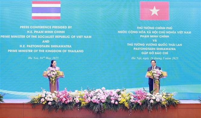 Le Premier ministre Pham Minh Chinh et la Première ministre thaïlandaise Paetongtarn Shinawatra. Photo : VNA