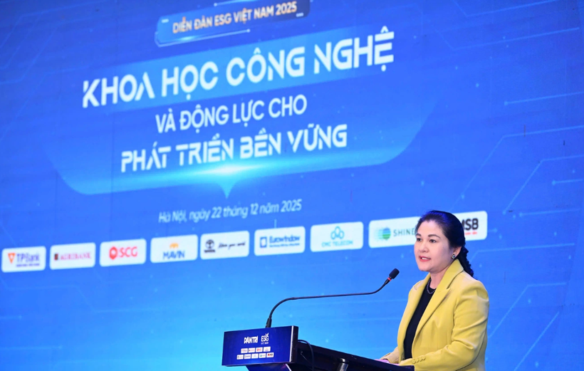La vice-ministre de l'Intérieur, Nguyen Thi Ha, s'exprime lors du Forum vietnamien sur les critères ESG, le 22 décembre après-midi. Photo : dantri.com.vn