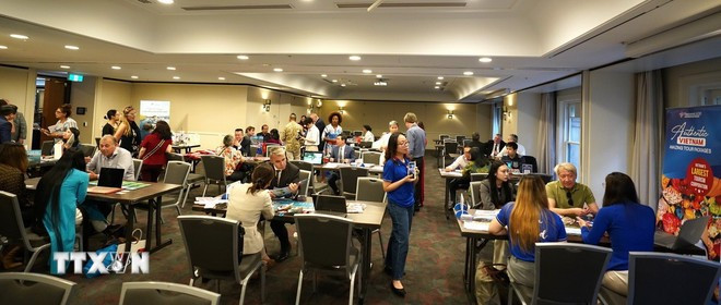 Echange des expériences entre les agences de voyage du Vietnam et de l'Australie. Photo : VNA