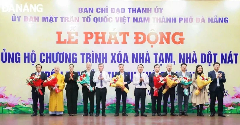 Lors d'un événement de collecte de fonds pour la campagne d'élimination des logements insalubres qui s'est tenue à Da Nang en janvier 2025. (Photo : VNA)