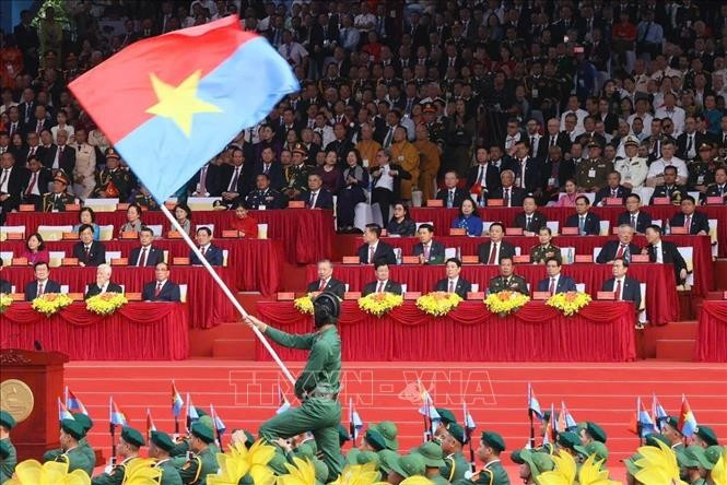 ne performance artistique a eu lieu lors de la grande cérémonie et du défilé (Photo : VNA)