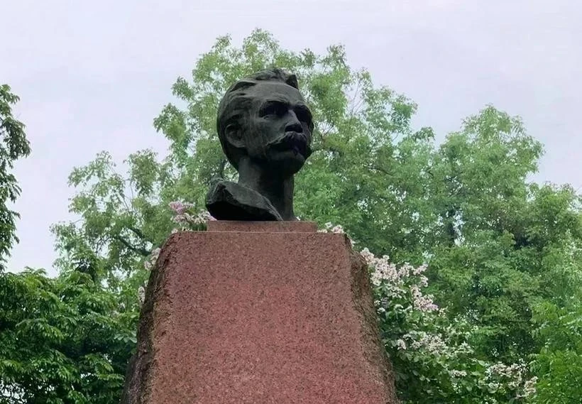 Le monument José Martí au jardin Tao Dan à Hanoï. Photo : VNA