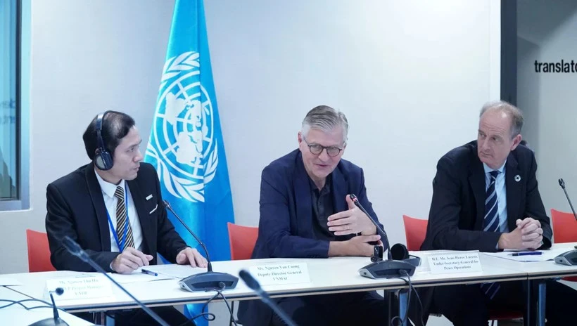Jean-Pierre Lacroix, Secrétaire général adjoint aux opérations de paix de l'ONU, s'exprime lors d'une conférence de presse à Hanoï (Photo : VNA)