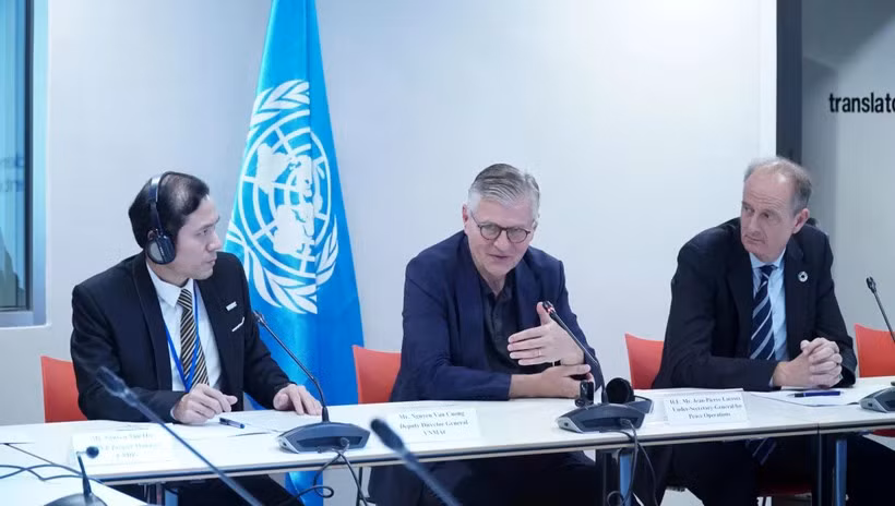 Jean-Pierre Lacroix, Secrétaire général adjoint aux opérations de paix de l'ONU, s'exprime lors d'une conférence de presse à Hanoï (Photo : VNA)