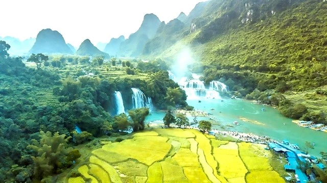 Cascades de Bản Giốc dans le géoparc mondial UNESCO Non Nước Cao Bằng. — Photo bvhttdl.gov.vn