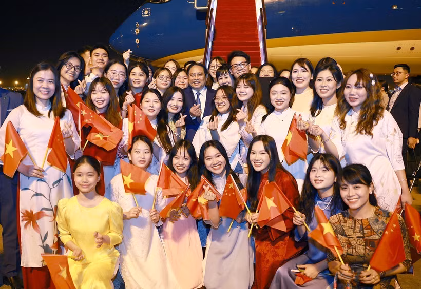 Cérémonie d'adieu du Premier ministre Pham Minh Chinh à l'issue de son voyage au 16e Forum économique mondial de Tianjin et de sa visite de travail en Chine. (Photo : VNA)