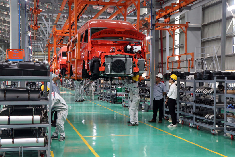 Activités de production à l'usine de fabrication et d'assemblage de voitures particulières de Kim Long Motor Hue Joint Stock Company dans la zone économique de Chan May - Lang Co (Phu Loc, Thua Thien - Hue). Photo : VNA