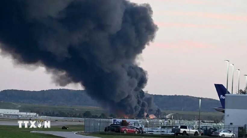 L'avion cargo UPS s'est écrasé et a pris feu à Louisville. Photo : Getty Images/VNA