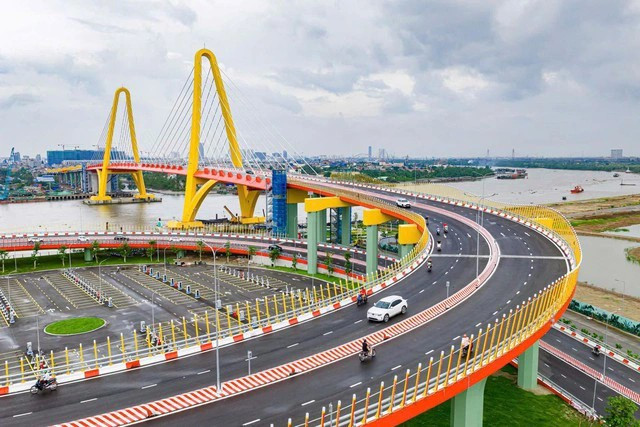 Des projets d’infrastructures clés ont transformé le pays. Photo ; VNA