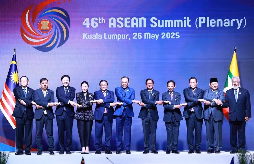 Les dirigeants lors de la session plénière du 46e sommet de l'ASEAN à Kuala Lumpur le 26 mai (Photo : VNA)