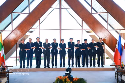 Le Premier ministre vietnamien, Le Minh Hung et les dirigeants de l'ASEAN participant à la session restreinte des dirigeants de l’ASEAN à Cebu. Photo : VNA
