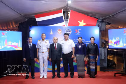 Des délégués vietnamiens et thaïlandais à la célébration. Photo : VNA