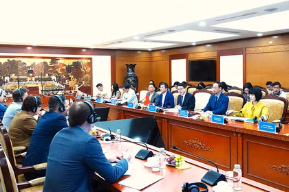 La réunion du Comité directeur du premier volet du Programme de renforcement de la gouvernance économique du Vietnam (EEGP).Photo : mof.gov.vn.