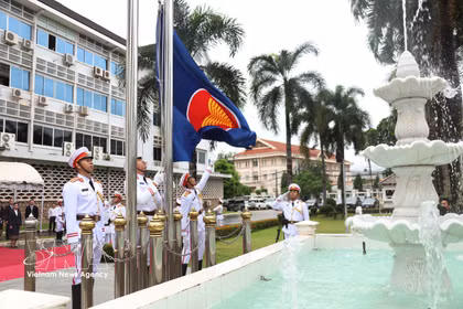 Cérémonie de levée des drapeaux de l'ASEAN. Photo : VNA