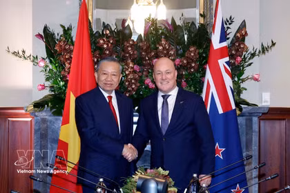 Le secrétaire général du Parti To Lam s’est entretenu le 13 août au matin (heure locale), à Auckland, avec le Premier ministre néo-zélandais, Christopher Luxon. Photo : VNA