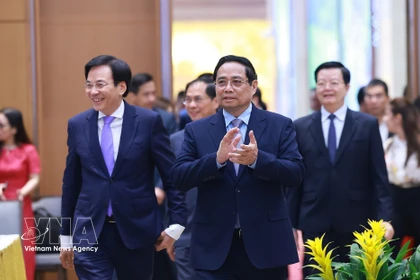Le Premier ministre Pham Minh Chinh a présidé une rencontre afin de présenter ses vœux de Nouvel An et d'ordonner le déploiement immédiat des missions du Bureau du gouvernement. Photo : VNA
