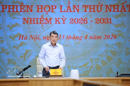 Le Premier ministre Lê Minh Hung, président du Conseil central d’émulation et de récompense pour le mandat 2026-2031, a présidé le 15 avril à Hanoï la première réunion du Conseil. Photo : VNA
