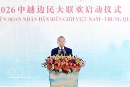 Le secrétaire général du Parti, président vietnamien To Lam prend la parole à la cérémonie de lancement du Festival des populations frontalières Vietnam–Chine 2026. Photo : VNA