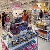 Les supermarchés de Da Nang veillent toujours à proposer des stocks importants afin de répondre aux besoins des consommateurs, contribuant ainsi au développement économique de la ville. Photo : VNA