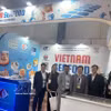 L'ambassadeur Bui Van Nghi et des représentants des entreprises vietnamiennes participant au Salon latino-américain des produits de la mer 2026. Photo : VNA
