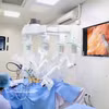 Grâce à la chirurgie robotique par laparoscopie, les médecins ont réalisé avec succès une intervention complexe. Photo : VNA