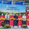 Lors de la cérémonie d'inauguration de la liaison aérienne Can Tho-Da Lat. Photo : VNA
