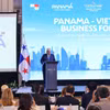 Le président José Raúl Mulino Quintero prend la parole au Forum d'affaires Vietnam – Panama à Hanoï. Photo : VNA