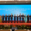 Des délégués posent pour une photo de groupe. Photo : VNA