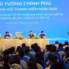 Le Premier ministre Le Minh Hung prend la parole lors du dialogue. Photo : VNA