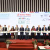 Des délégués coupent le ruban pour inaugurer VIFA ASEAN 2026. Photo : VNA