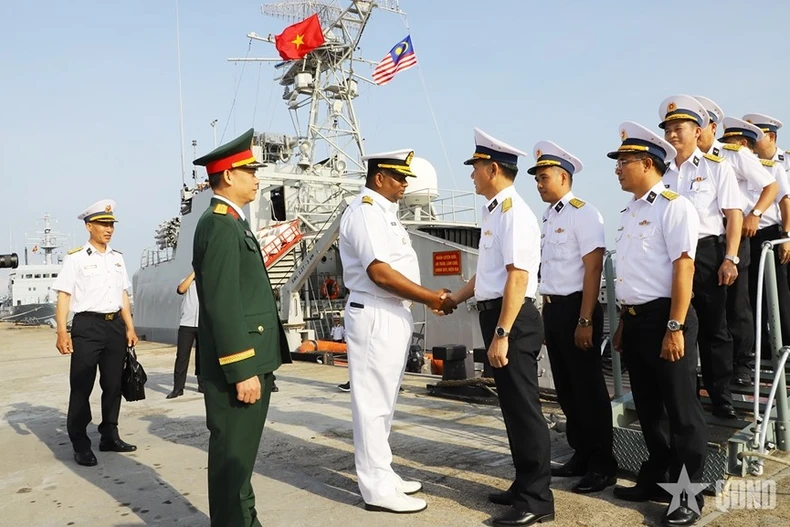 La cérémonie d’accueil du navire 17 se tient au port militaire de Lumut. Photo: qdnd.vn