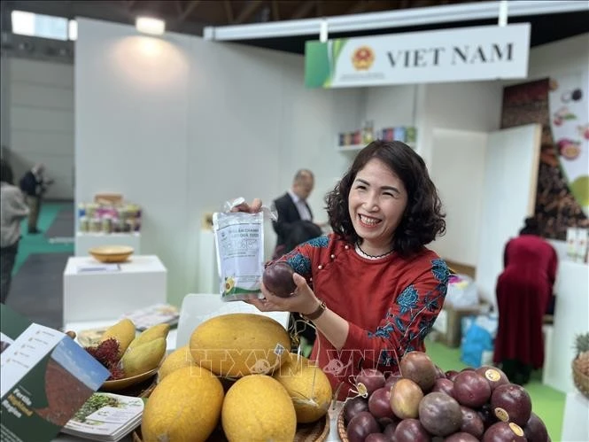 Présentation de produits agricoles vietnamiens en Italie. Photo: VNA