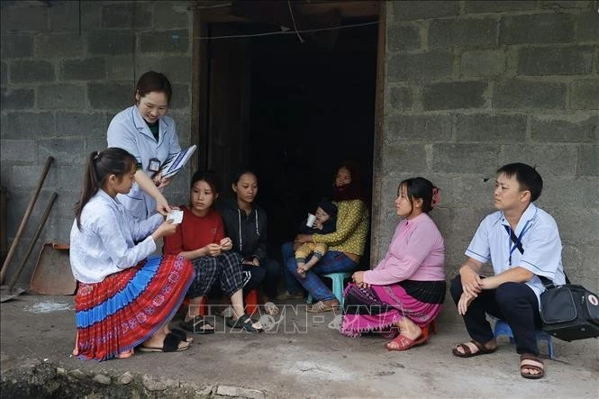 Soins sanitaires dans un hameau à Ha Giang. Photo: VNA