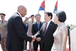 Le président de la République, Luong Cuong, et son épouse, arrivent au Caire. Photo: VNA