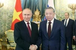 Le secrétaire général du Comité central du Parti communiste du Vietnam, Tô Lâm (droite), et le président russe, Vladimir Poutine. Photo: VNA