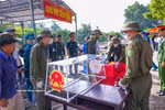 Prélèvement d’échantillons sur des restes de martyrs en vue d’analyses ADN au cimetière des martyrs de Duong Minh Chau. Photo : VNA.
