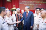 Le secrétaire général du Parti, Tô Lâm, rencontre d’anciens cadres supérieurs de la Police populaire. Photo: VNA